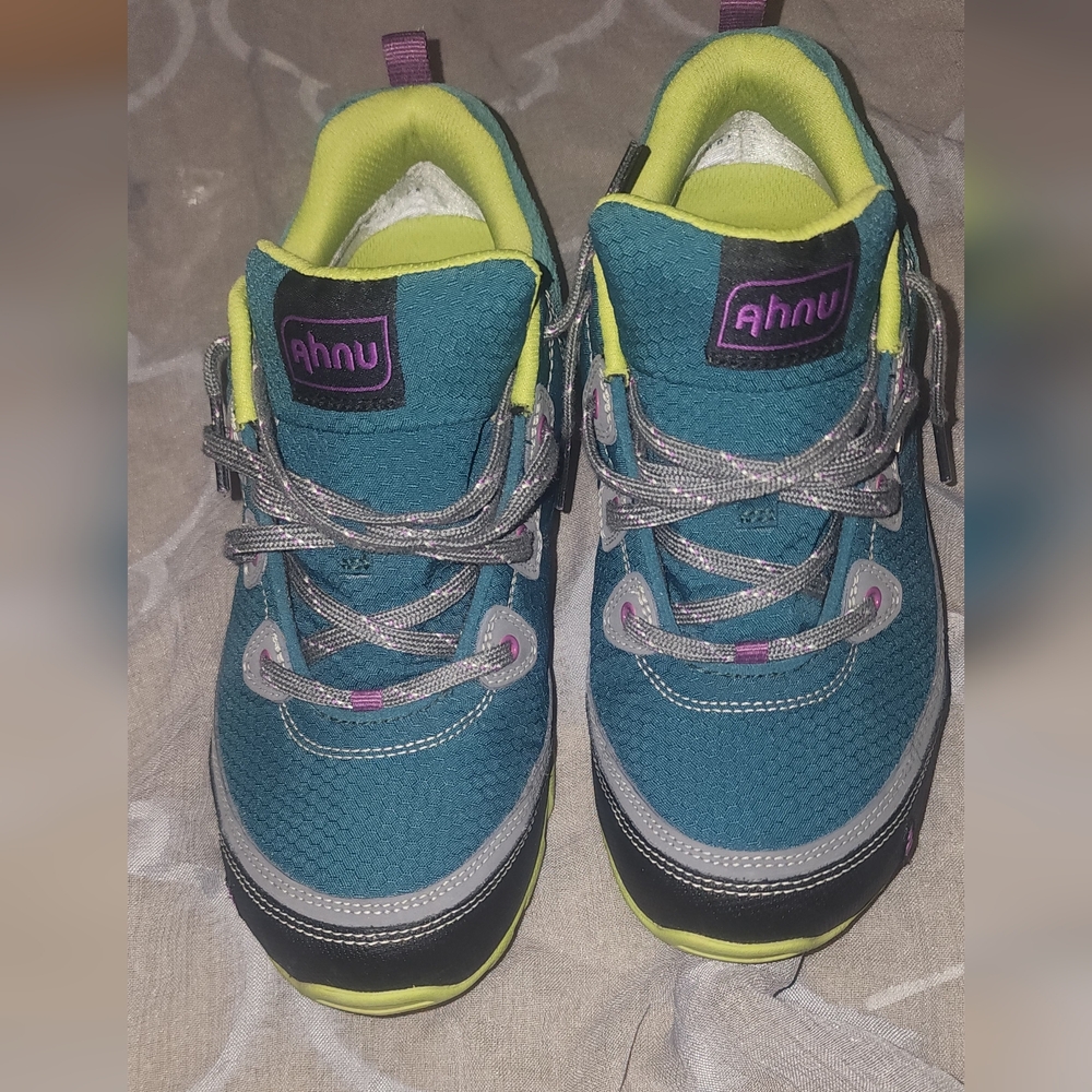 Ahnu Hiking And Trail Shoes - Picture 3 of 4